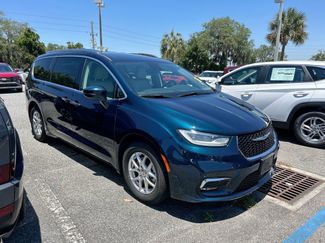 Used 2021 Chrysler Pacifica Touring-L w/ Uconnect Theater Family Group FWD video 1