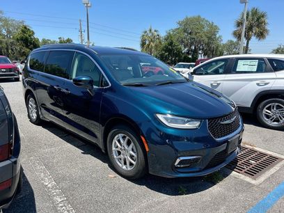 Used 2021 Chrysler Pacifica Touring-L w/ Uconnect Theater Family Group