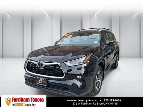 Used 2022 Toyota Highlander XLE image 4