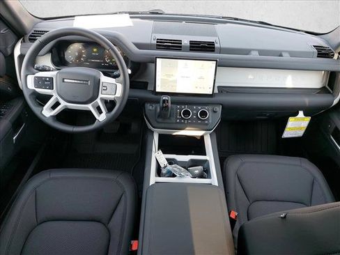 Used 2025 Land Rover Defender 110 S image 4