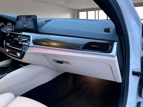 Used 2019 BMW 540i xDrive image 26