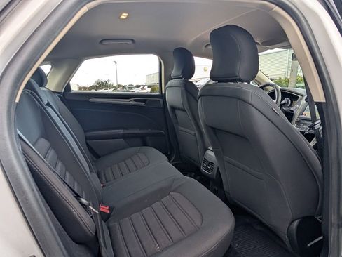 Used 2018 Ford Fusion SE w/ Fusion SE Technology Package image 17