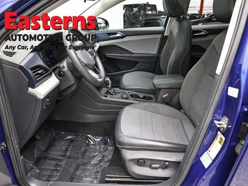 Used 2022 Volkswagen Taos SE w/ Panoramic Sunroof Package FWD image 14