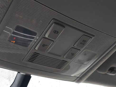 Used 2019 Volkswagen Tiguan S image 23