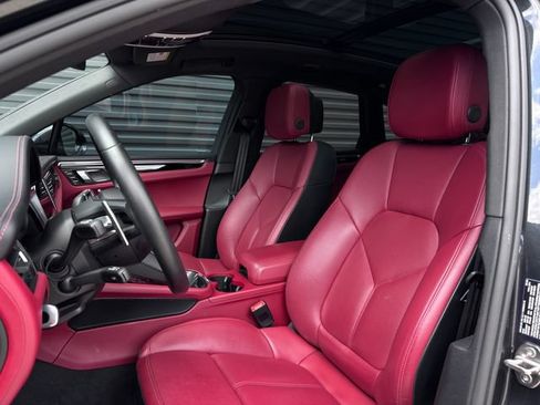 Certified 2025 Porsche Macan S AWD/4WD image 5