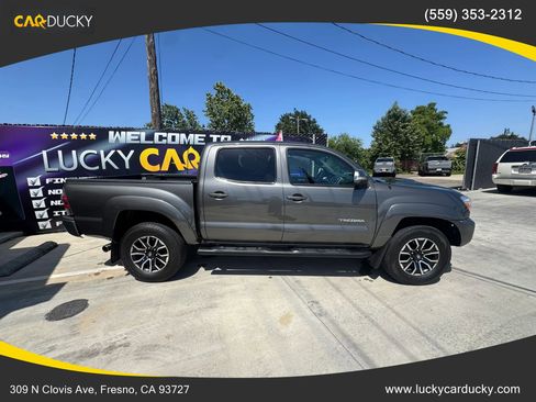 Used 2015 Toyota Tacoma PreRunner w/ TRD Sport Package RWD image 2