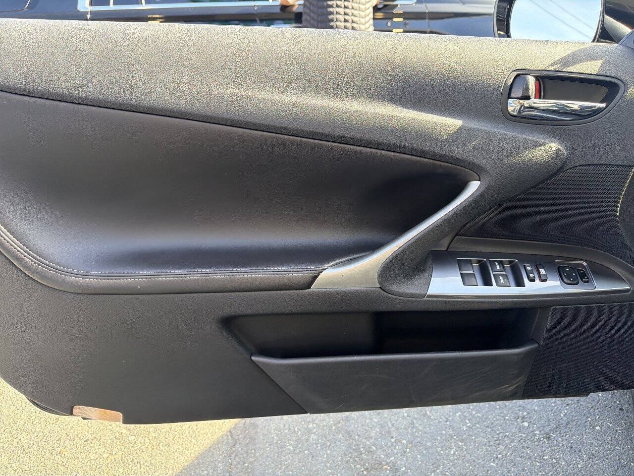 Used 2013 Lexus IS 250C RWD image 21