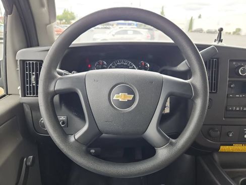 Used 2016 Chevrolet Express 3500 RWD image 14