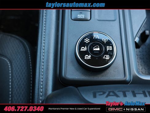 Used 2024 Nissan Pathfinder S image 18