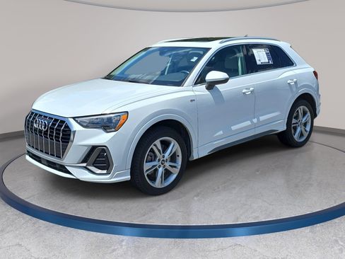 Used 2022 Audi Q3 2.0T Premium w/ Convenience Package AWD/4WD image 1