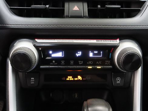 Used 2024 Toyota RAV4 LE FWD image 18