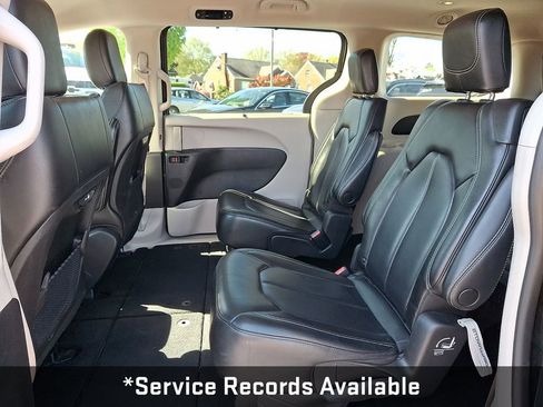 Used 2023 Chrysler Pacifica Touring-L FWD image 13