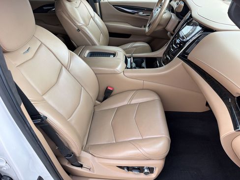Used 2018 Cadillac Escalade Platinum AWD/4WD image 28
