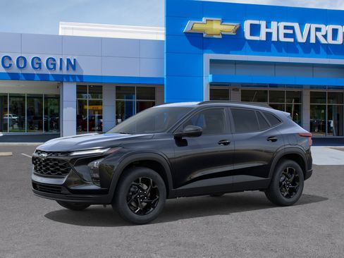 New 2026 Chevrolet Trax LT w/ Driver Confidence Package FWD image 2