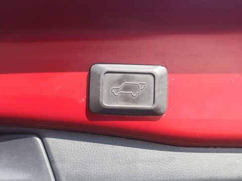 Used 2022 Toyota RAV4 XLE w/ Convenience Package AWD/4WD image 21