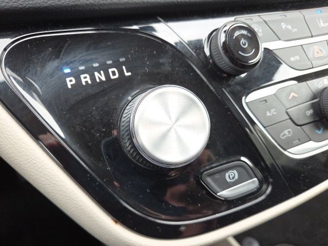 Used 2023 Chrysler Pacifica Touring-L FWD image 34