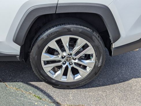 Used 2023 Toyota RAV4 XLE Premium image 28