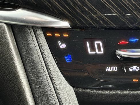 Used 2021 Cadillac XT6 Premium Luxury AWD/4WD image 32