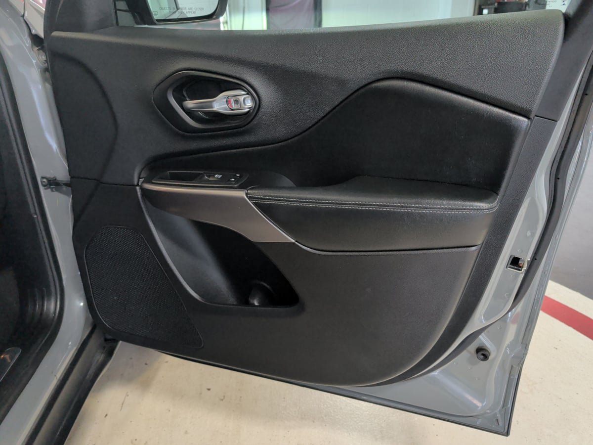 Used 2019 Jeep Cherokee Limited AWD/4WD image 26