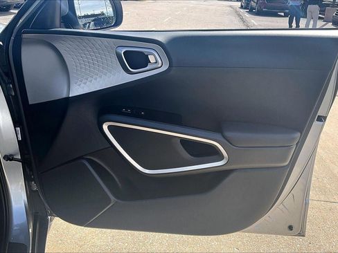 Used 2025 Kia Soul LX FWD image 28