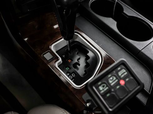 Used 2010 Toyota Tundra 4x4 CrewMax image 26