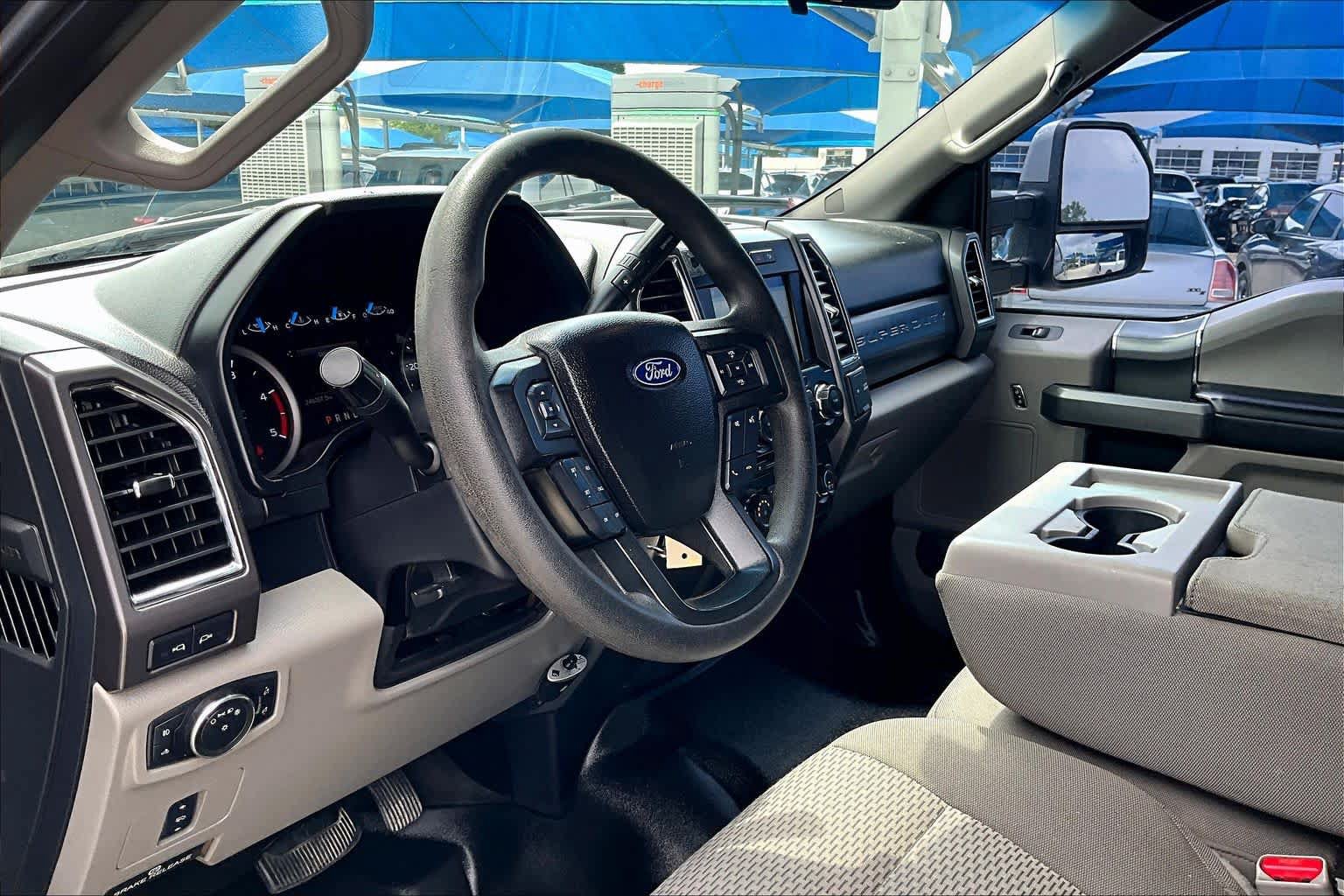 Used 2017 Ford F250 XLT w/ XLT Premium Package AWD/4WD image 18