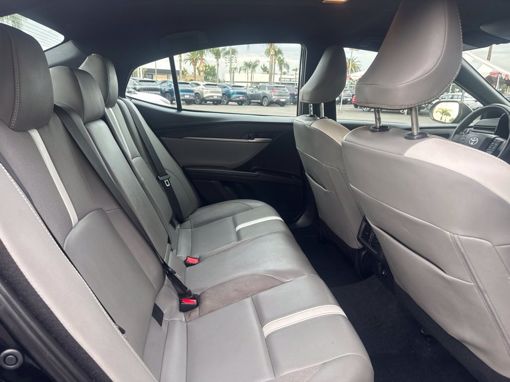 Used 2025 Toyota Camry SE FWD image 9
