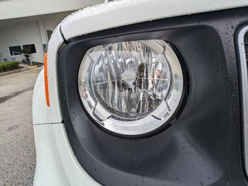 Used 2023 Jeep Renegade Latitude AWD/4WD image 10