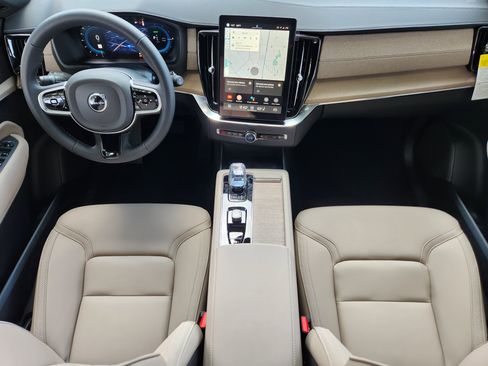 New 2025 Volvo XC90 T8 Plus w/ Protection Package Premier image 28