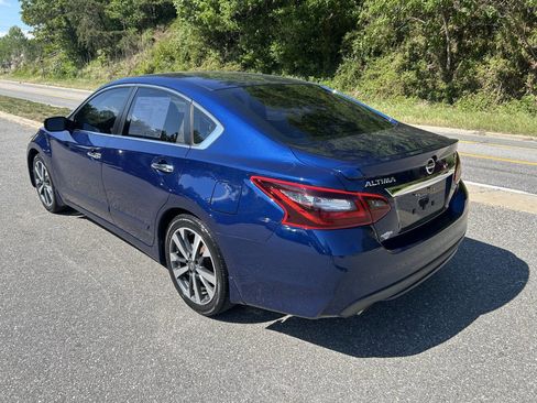 Used 2017 Nissan Altima 2.5 SR w/ LED Appearance Package FWD image 5