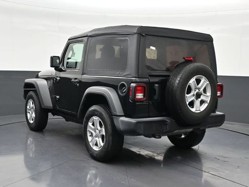 Used 2022 Jeep Wrangler Sport AWD/4WD image 3