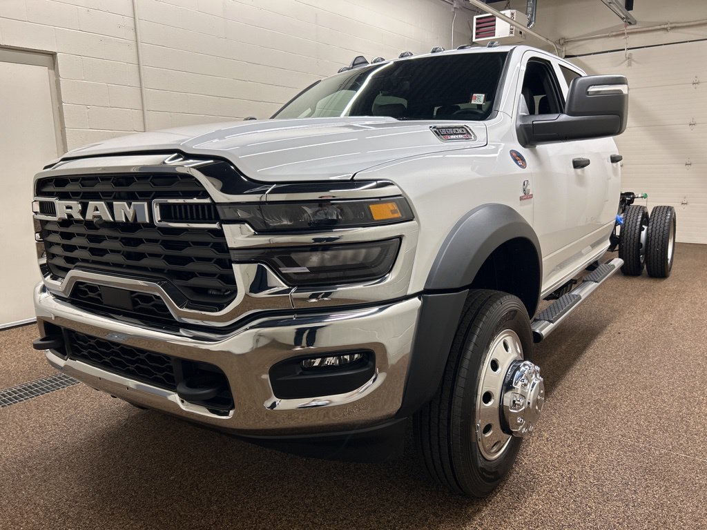 New 2026 RAM 5500 4x4 Crew Cab image 5