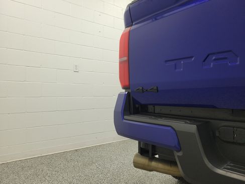 Certified 2024 Toyota Tacoma TRD Off-Road AWD/4WD image 8