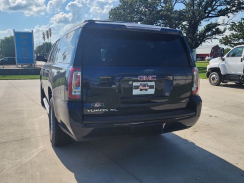 Used 2018 GMC Yukon XL SLT w/ Open Road Package AWD/4WD image 6
