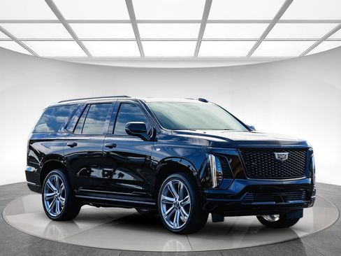 Used 2025 Cadillac Escalade Sport w/ Touring Package image 5