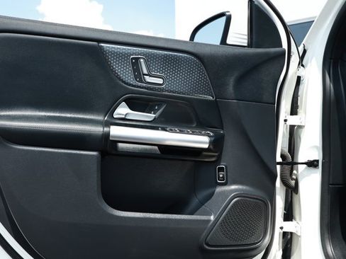 Used 2025 Mercedes-Benz GLA 250 image 22