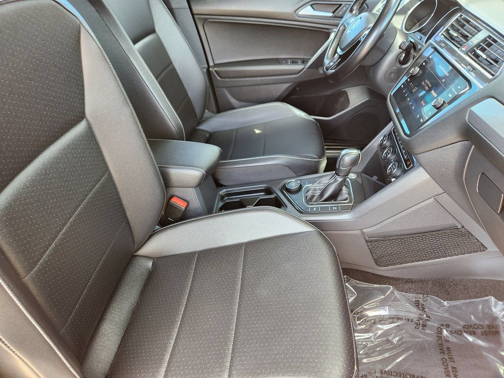 Used 2021 Volkswagen Tiguan SE R-Line AWD/4WD image 5