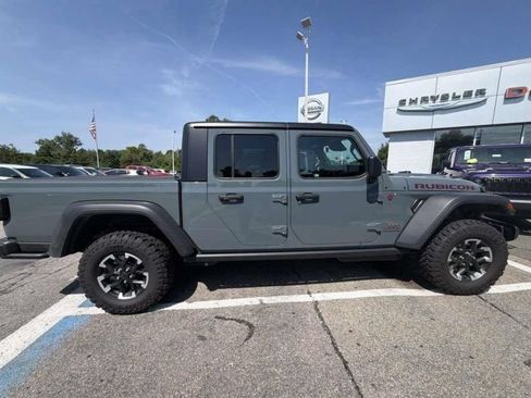 Certified 2026 Jeep Gladiator Rubicon w/ Dual Top Group AWD/4WD image 2