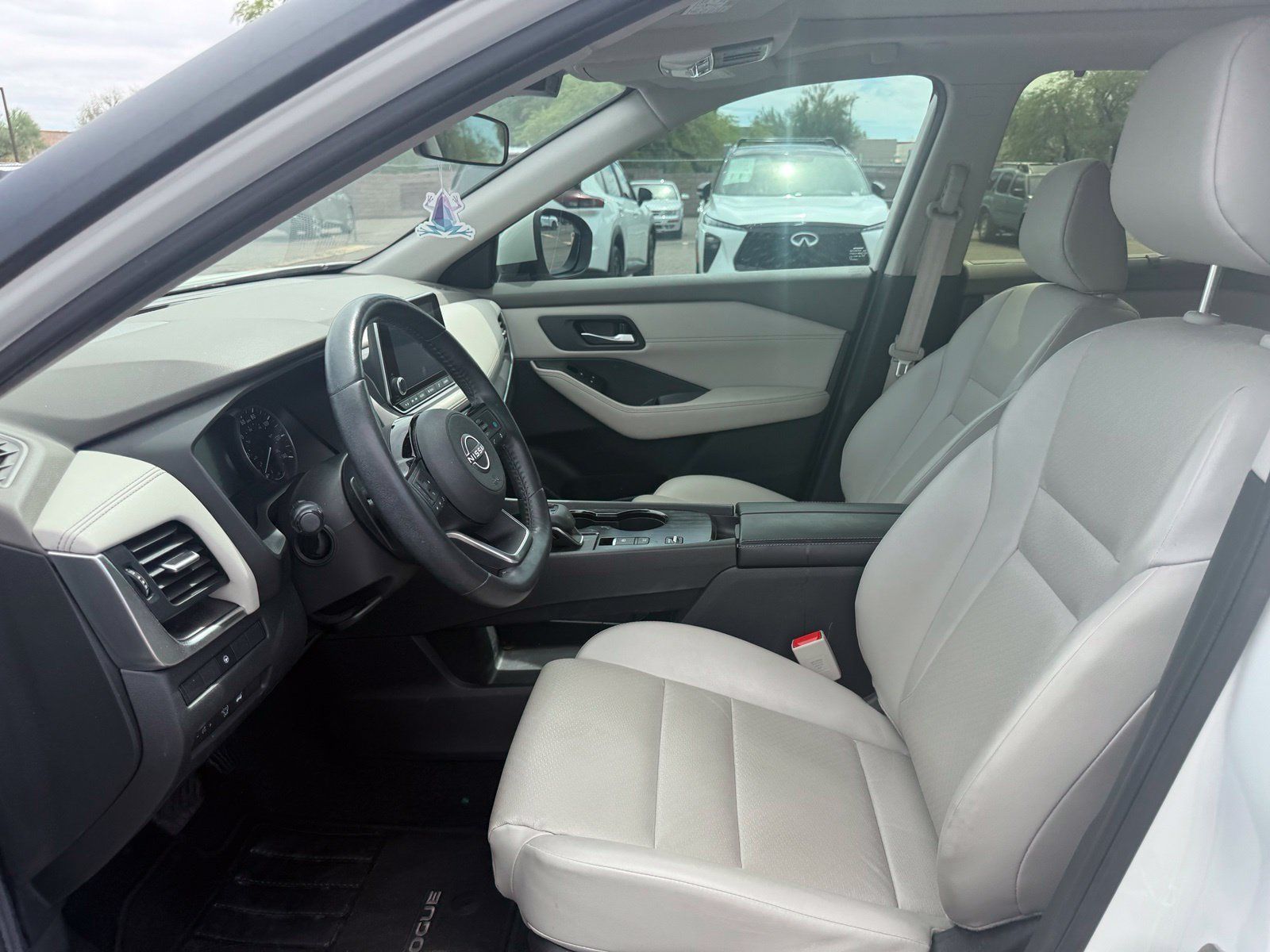 Certified 2023 Nissan Rogue SV w/ SV Premium B Package FWD image 13