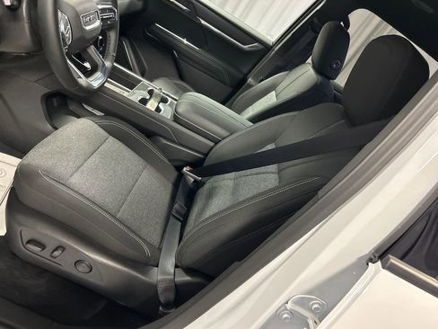 Used 2025 GMC Acadia Elevation image 12