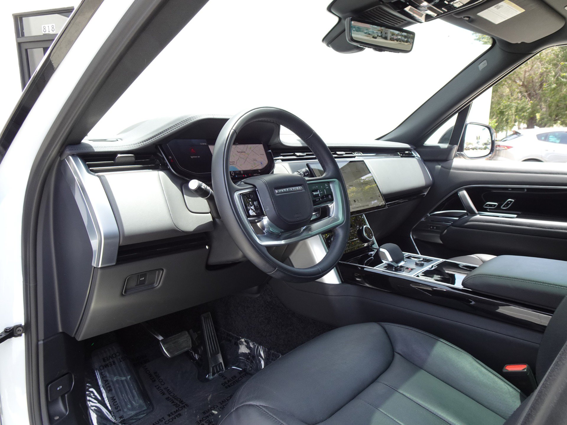 Used 2023 Land Rover Range Rover Long Wheelbase SE AWD/4WD image 11