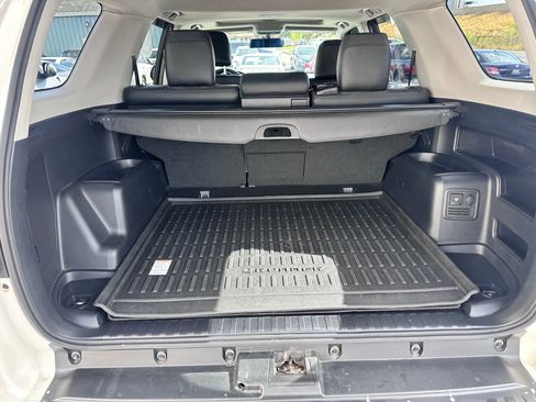 Used 2011 Toyota 4Runner SR5 w/ Premium Pkg w/Leather AWD/4WD image 8