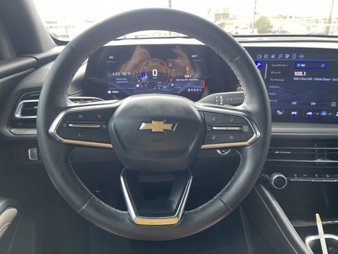 Used 2024 Chevrolet Traverse LT w/ Trailering Package FWD image 18