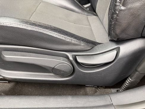 Used 2016 Hyundai Veloster w/ Option Group 03 image 40