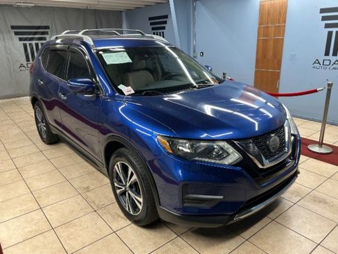 Used 2019 Nissan Rogue SV w/ Premium Package image 6
