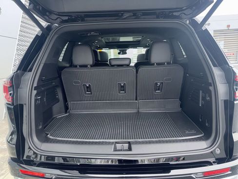 Used 2025 GMC Acadia Denali image 29