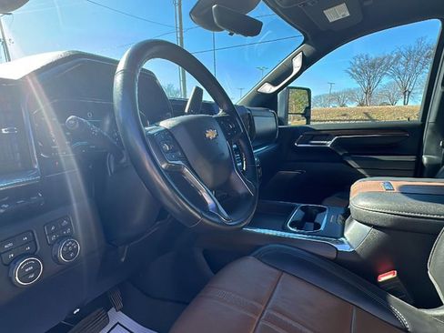 Used 2024 Chevrolet Silverado 2500 High Country w/ High Country Premium Package image 11