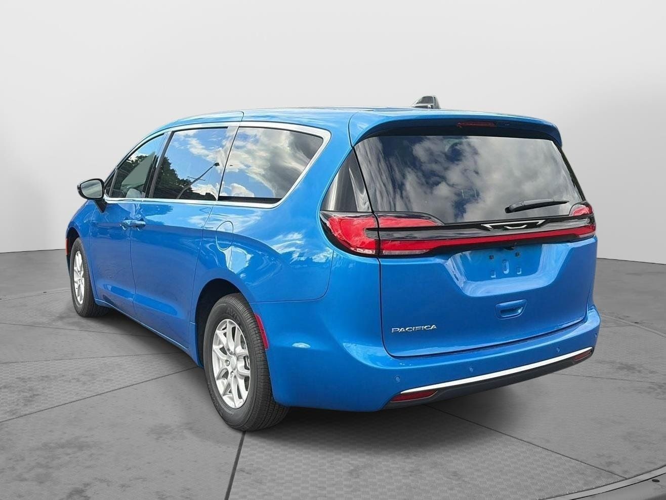New 2027 Chrysler Pacifica Select FWD image 10