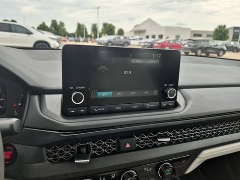 Used 2024 Honda Accord EX image 17