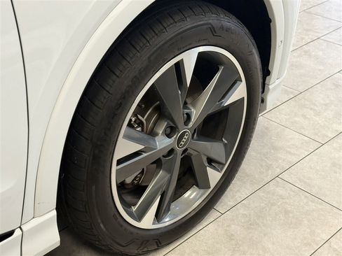 Used 2023 Audi Q4 e-tron Prestige image 6